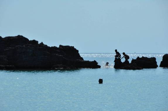 Nadando em Tobacco Bay, em San George, norte de Bermuda